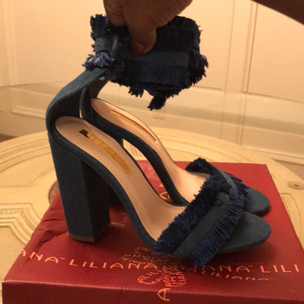 Liliana Sz 6 Denim Fringe Sandal with Ankle Strap